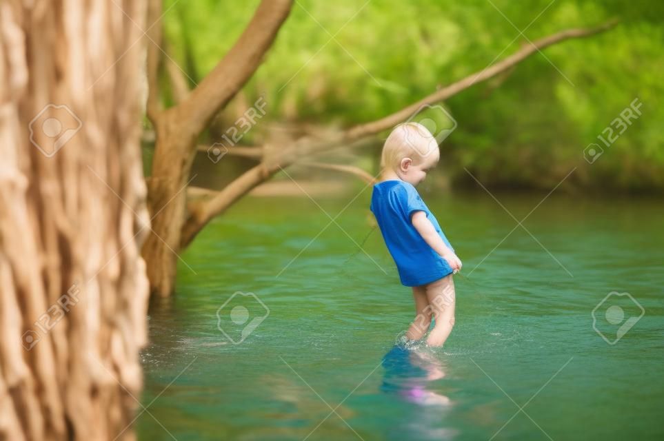 blond child pee in the lake