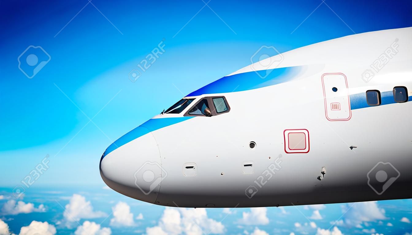 Пассажирский самолет нос закрыть в полете