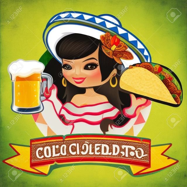 Mexikanische Frau, die ein kaltes Bier und einen Taco halten