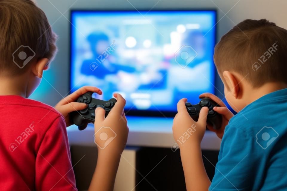 Two Boys Playing With Console de jeux