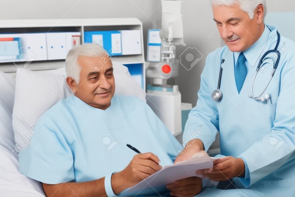 Consentimiento Médico Explicando formulario Para paciente mayor