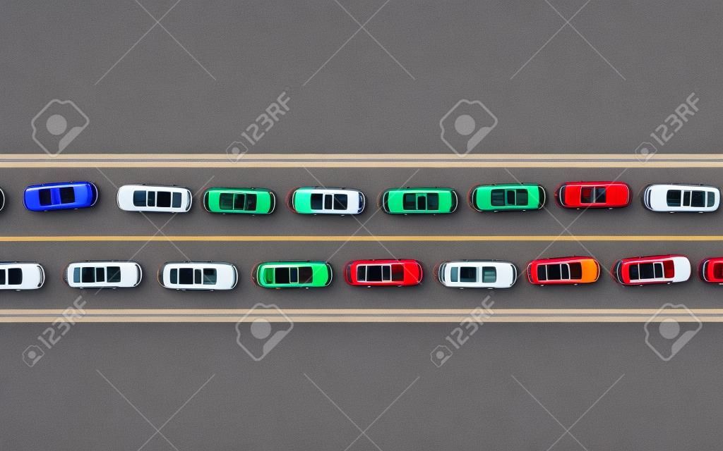 coches de colores están en el tráfico, vista superior