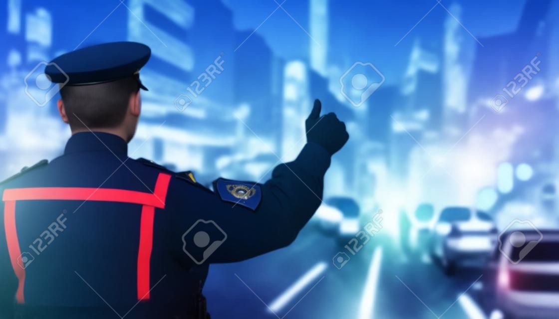 Jeden policjant stojący na zewnątrz i wskazujący na wieżowiec wygenerowany przez sztuczną inteligencję