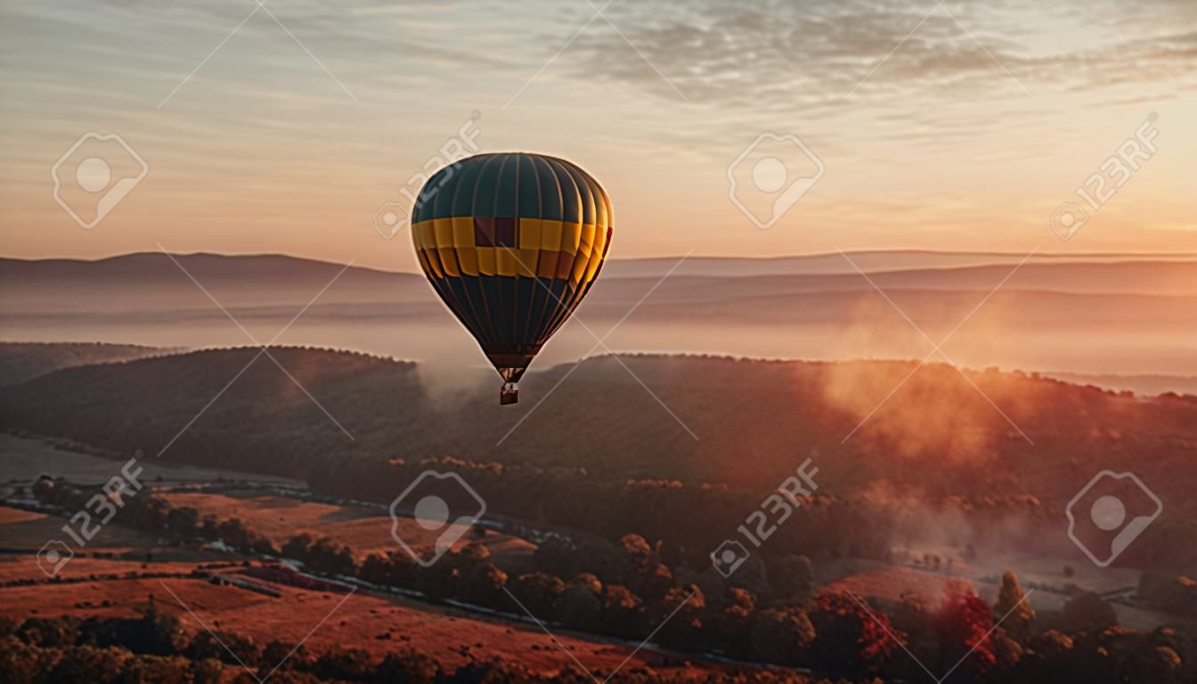 Przygoda z balonem na ogrzane powietrze w naturze latająca nad górskim krajobrazem generowana przez sztuczną inteligencję