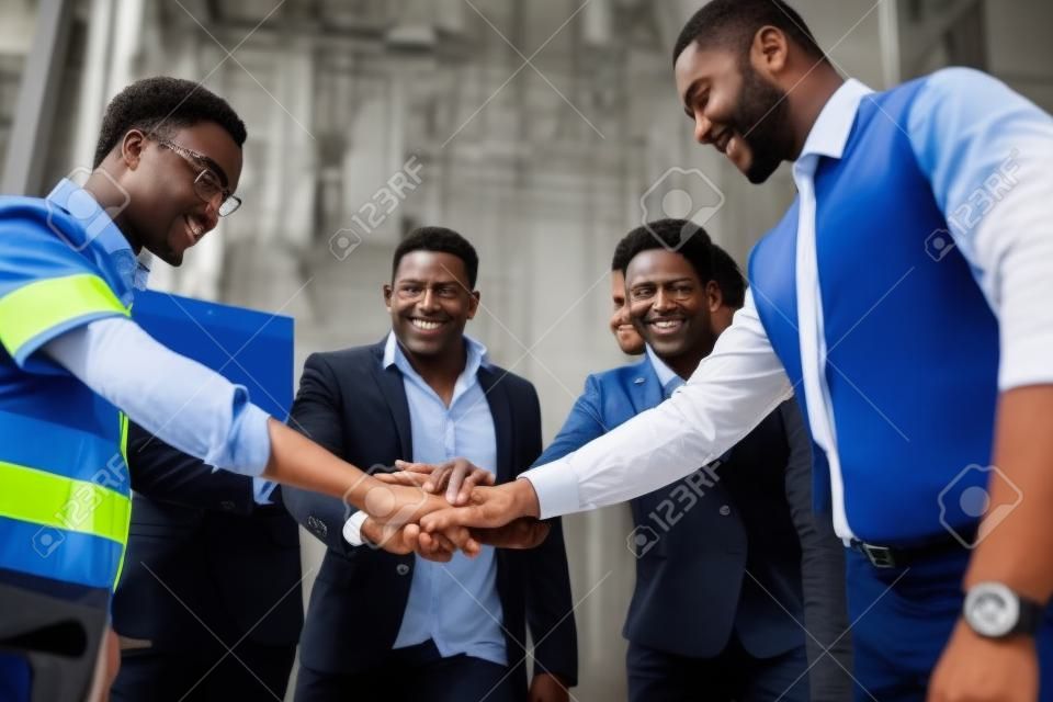 The dark-skinned employees of the company joined their hands in a circle in honor of supporting the company against racism and oppression of different nationalities