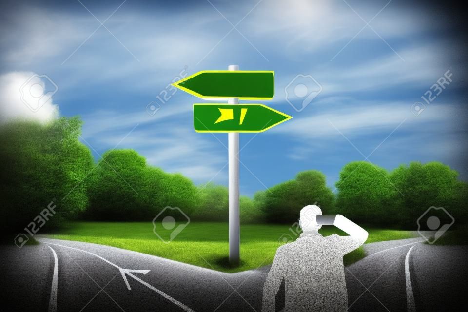 Achter zakenman in de voorkant van kruispunt en wegwijzer pijlen toont twee verschillende gangen, links en rechts richting te kiezen. Weg splitst in verschillende richtingen. Moeilijke beslissing, keuze concept.