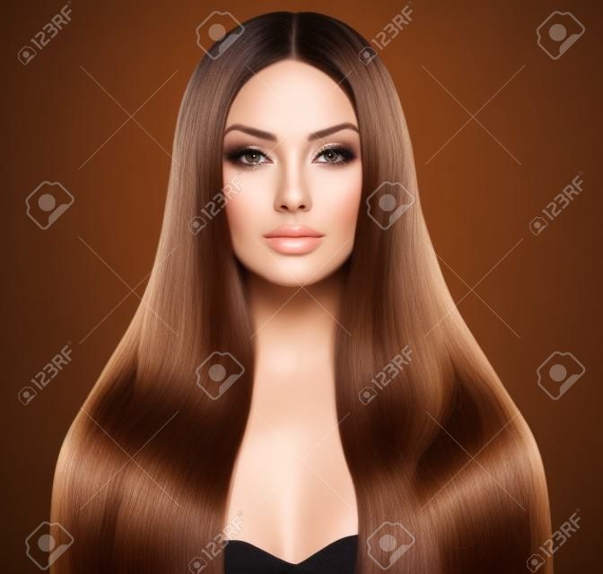 美麗的女人長期健康有光澤光滑的棕色頭髮