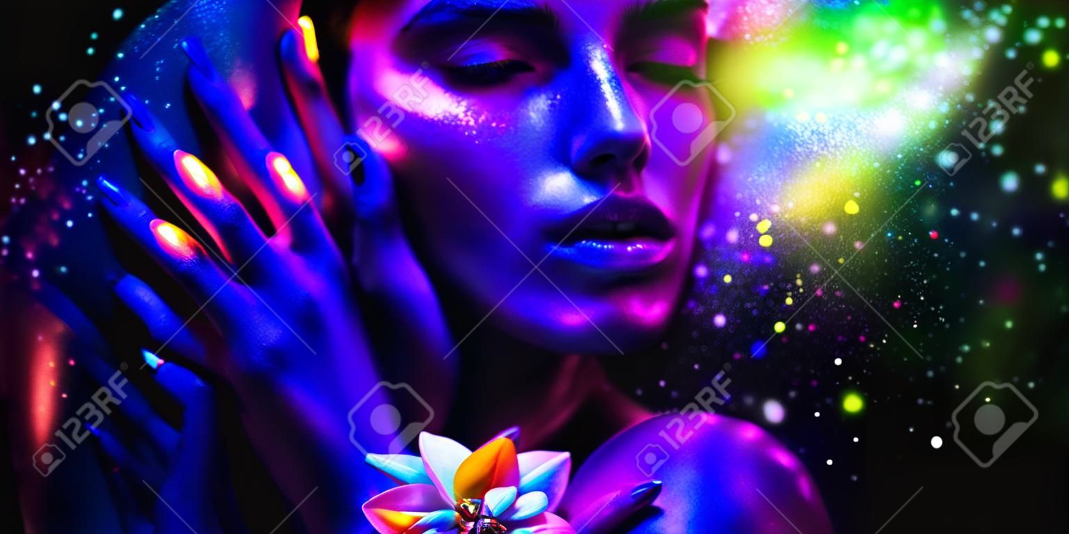 Moda donna in luce al neon, ritratto del modello di bellezza con trucco fluorescente