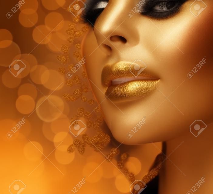 Beauty modell lány aranyszínű bőre. Divat művészet portré