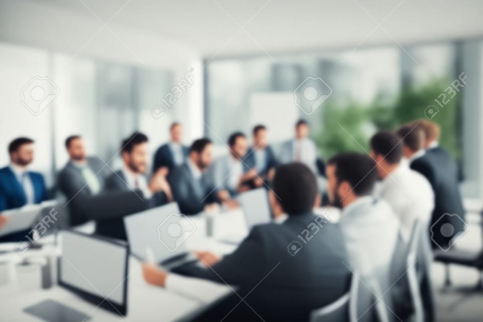 astratto sfocato uomini d'affari in una riunione in ufficio tono vintage