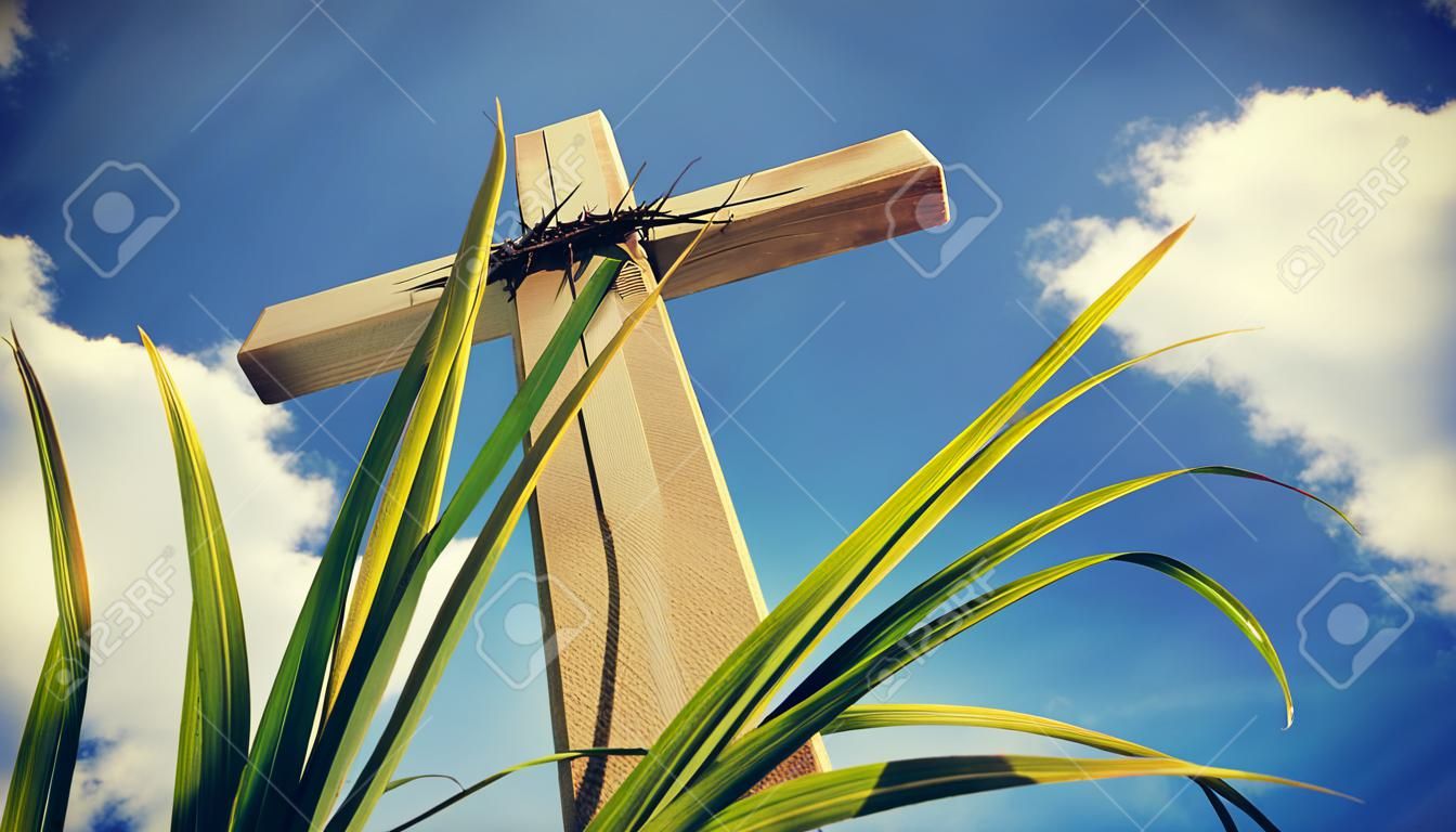 Vasten, Heilige Week en Goede Vrijdag concepten - foto van houten kruis omhoog met lucht achtergrond