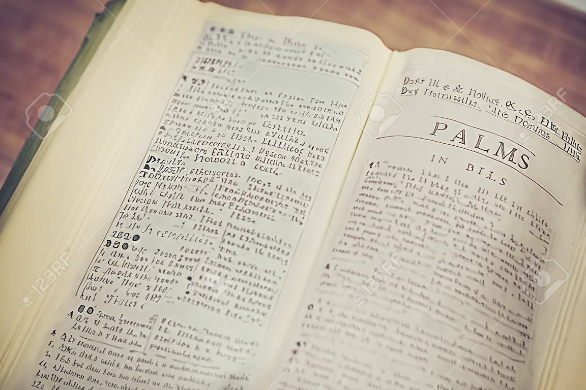 Livro de Salmos na Bíblia Sagrada