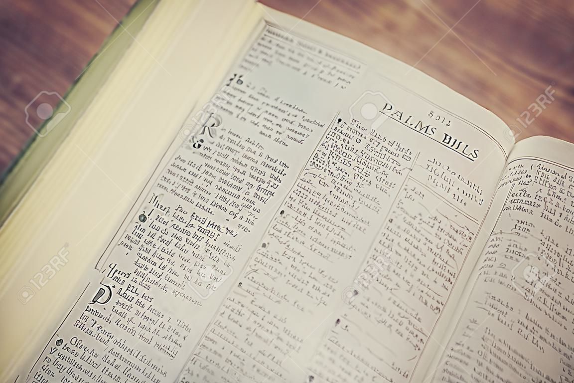 Livro de Salmos na Bíblia Sagrada