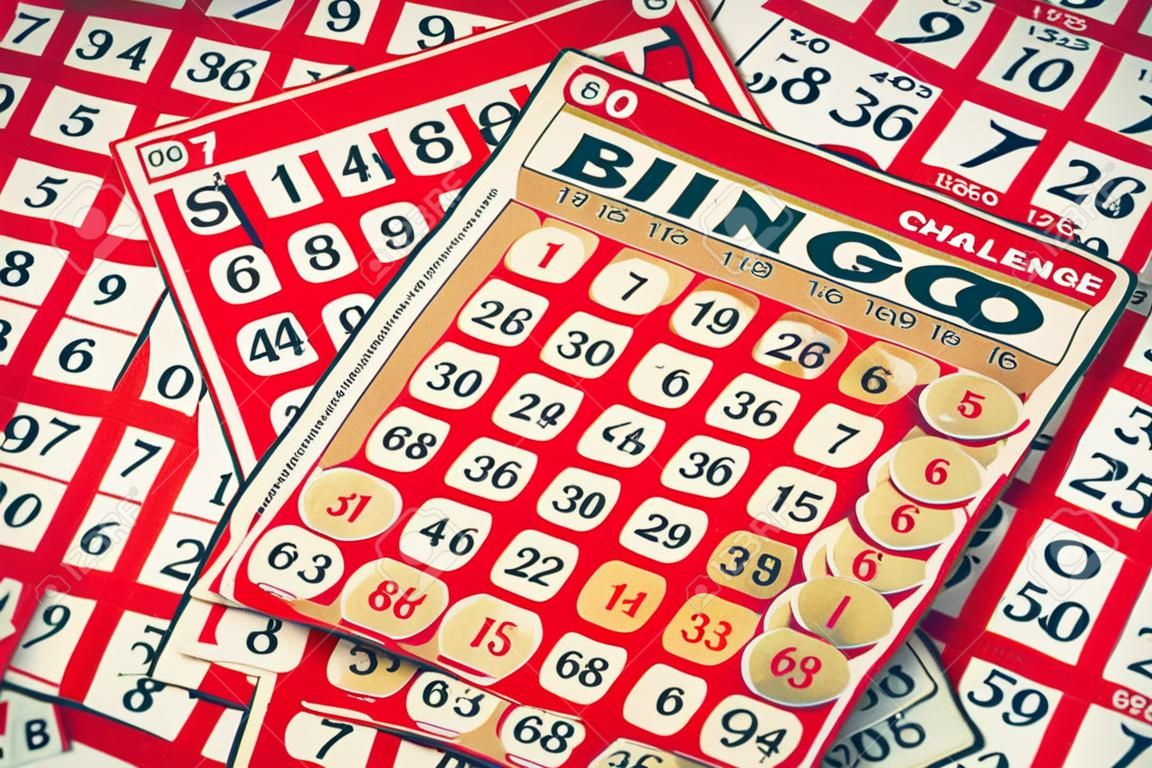 Successo di affari e concetto di sfida: carta di Bingo su priorità bassa bianca delle mattonelle. (Effetto filtro autunnale)
