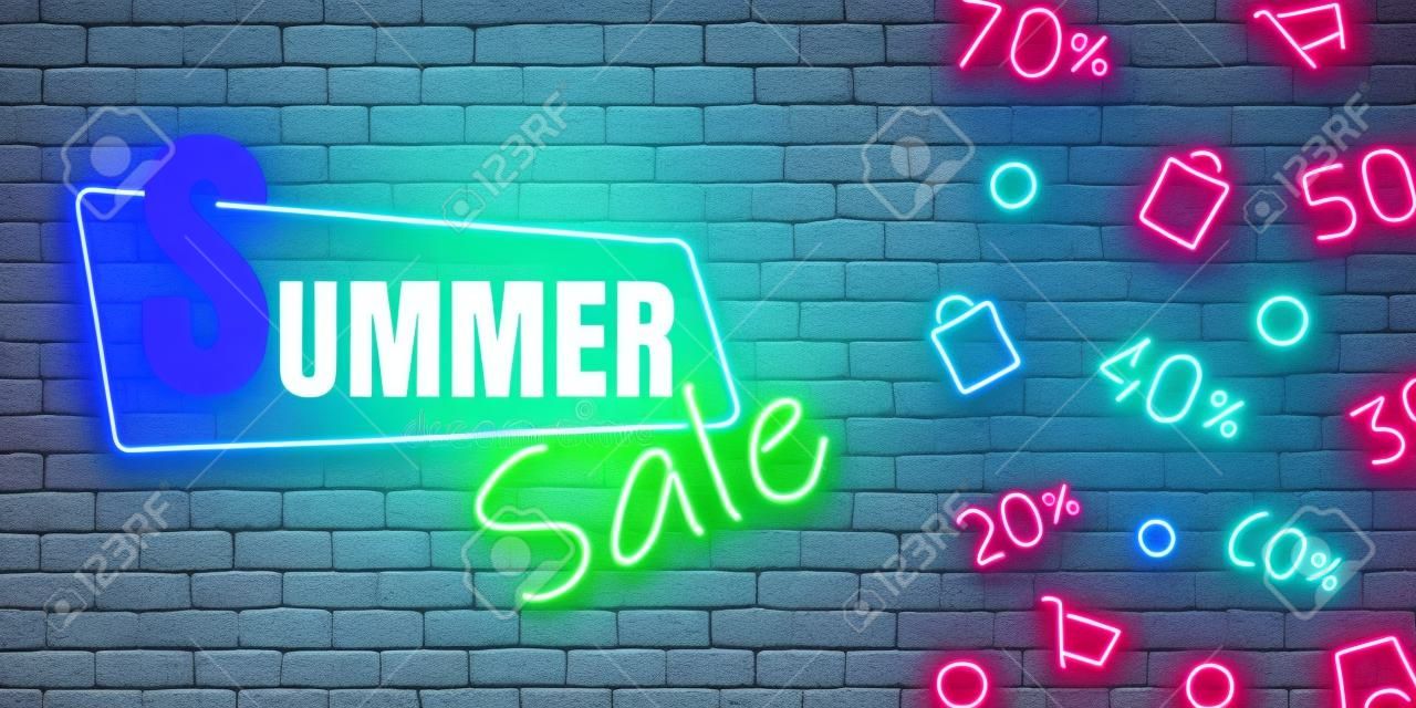 Neon-Summer-Sale-Schild auf Backsteinmauerhintergrund. Elektrisch beleuchtete Dekoration der hellblauen roten Lampe, Retro-Vintage-Werbeillustration. Vektor