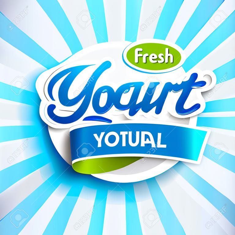 Свежий и натуральный йогурт этикетки всплеск с лентой на синем фоне sunburst для логотипа, шаблон, этикетка, эмблема для бакалеи, сельскохозяйственные магазины, упаковка и реклама. Векторные иллюстрации.