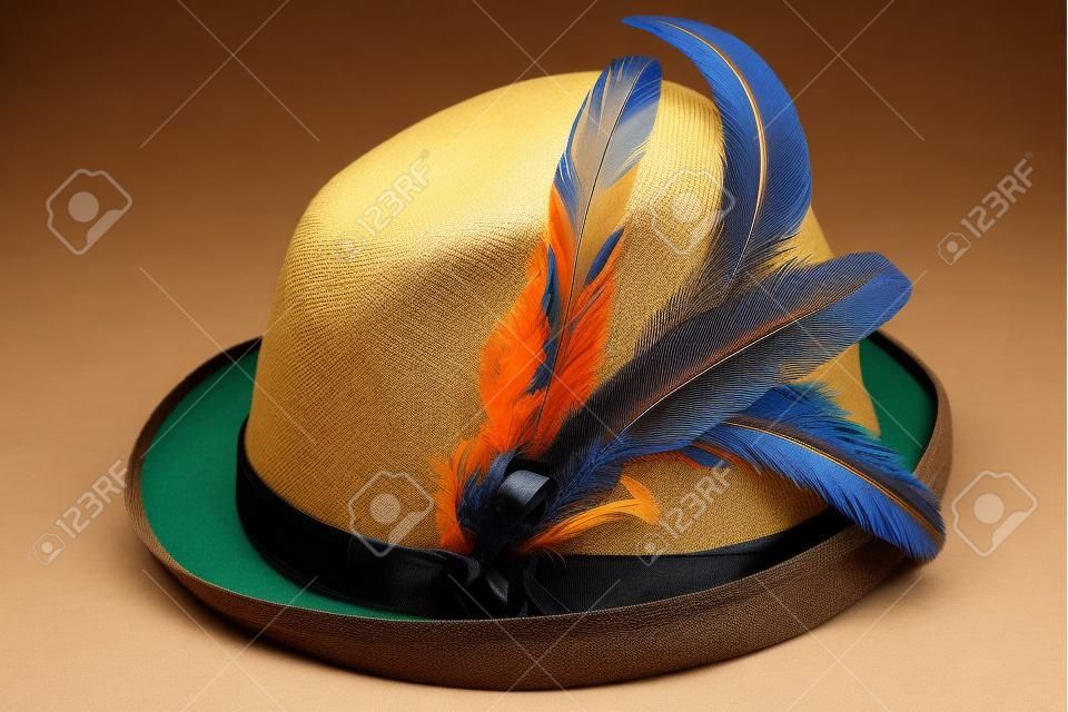 아름다운 깃털로 장식 옥토버 페스트 독일의 전통 모자