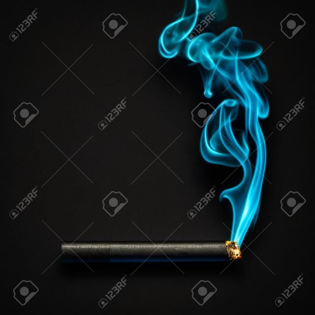 fumo di sigaretta su sfondo nero