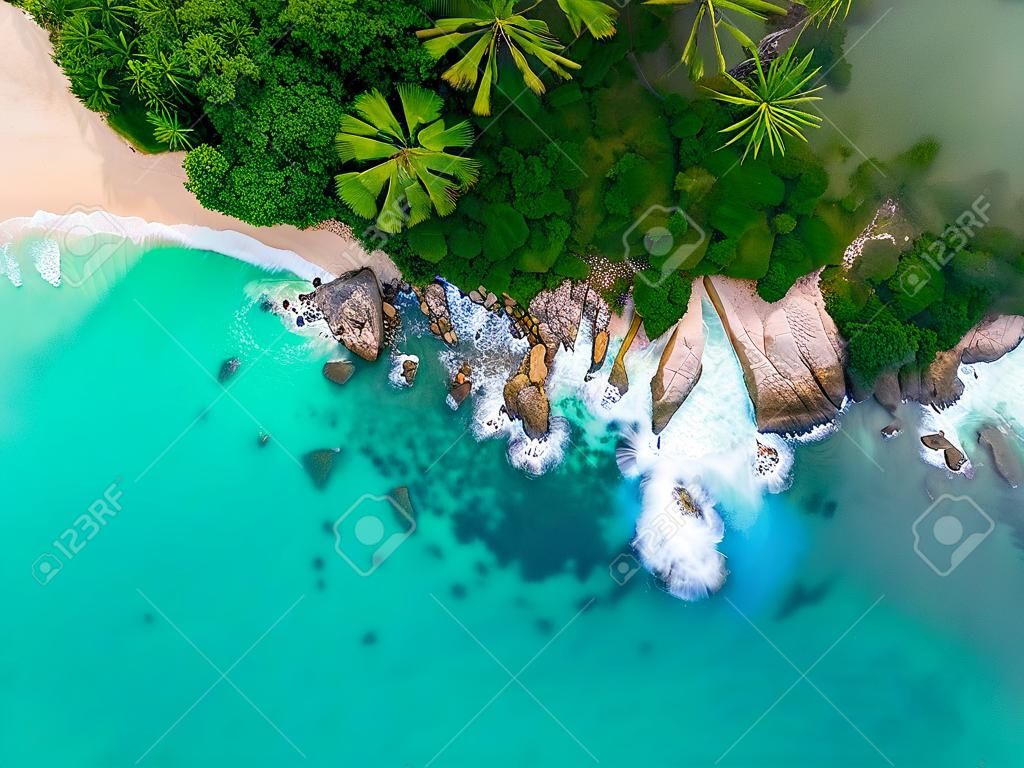 Luftbild Meereswelle weißer Sandstrand Phuket Thailand