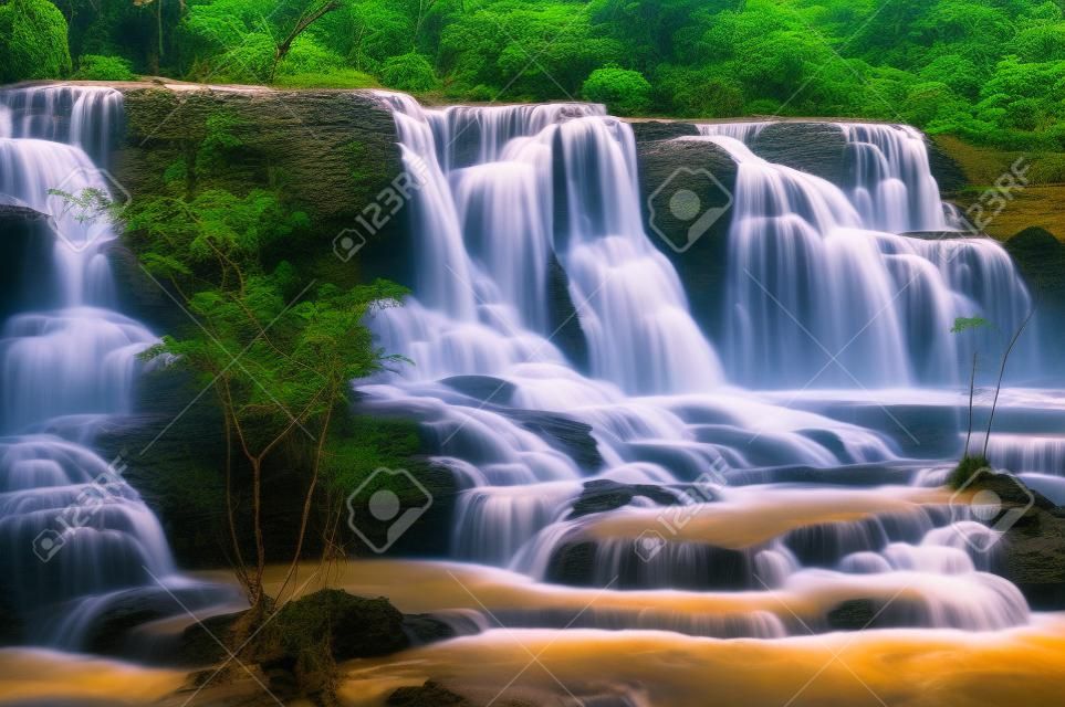 Hui Mea Khamin Waterfall, Kanchanabury, Tajlandia