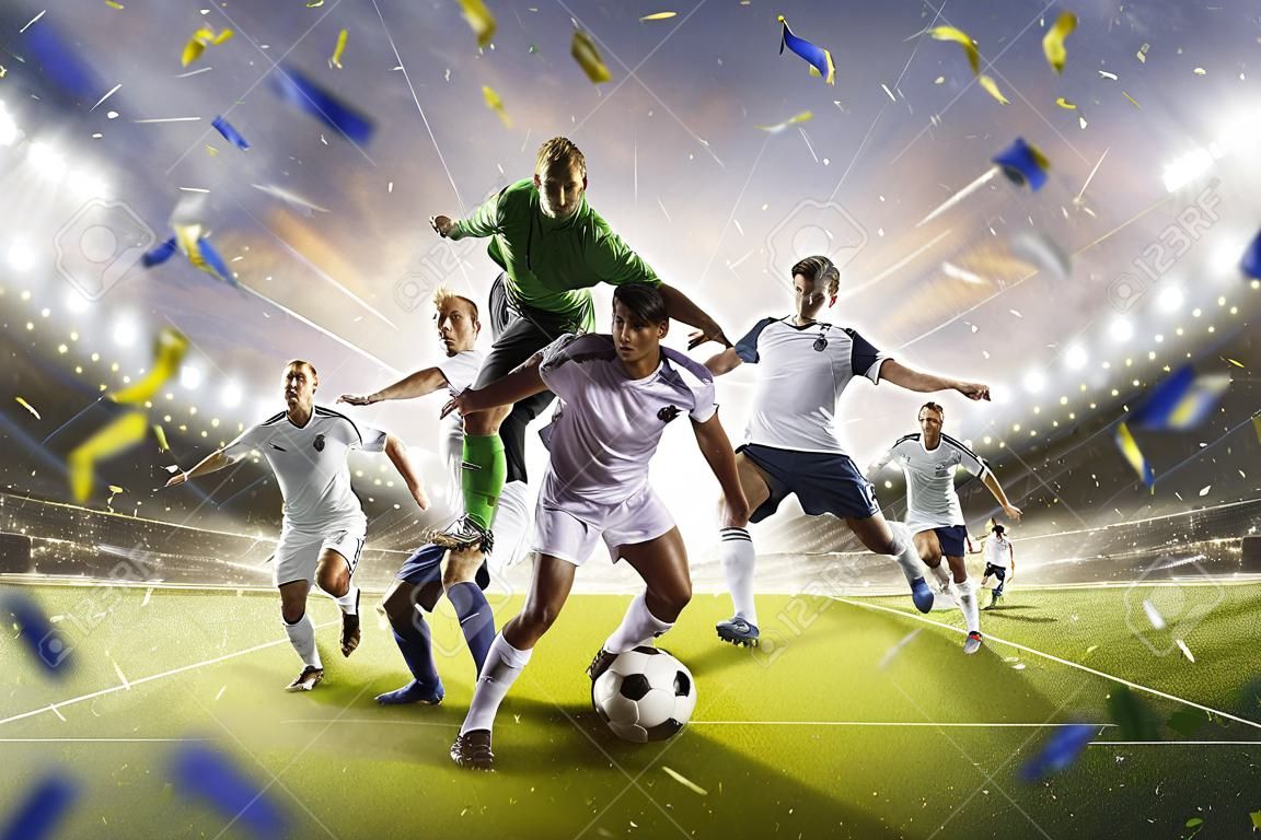 Collage felnőtt focisták akcióban a nagy fény stadion háttér panoráma