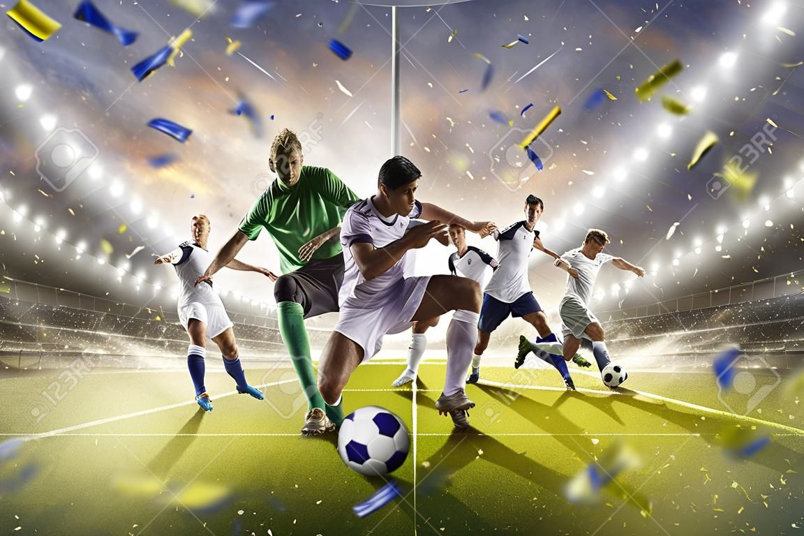 Коллаж из взрослых игроков в футбол в действии на высоком стадионе фоне панорамы света
