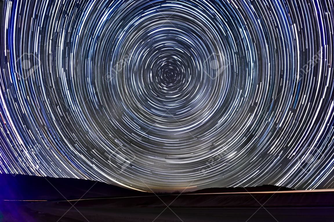 밤 별의 긴 노출 시간 경과 이미지