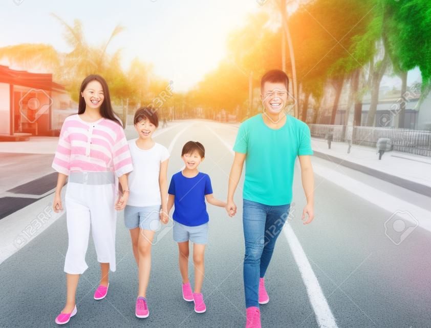 거리에 산책 행복 아시아 가족