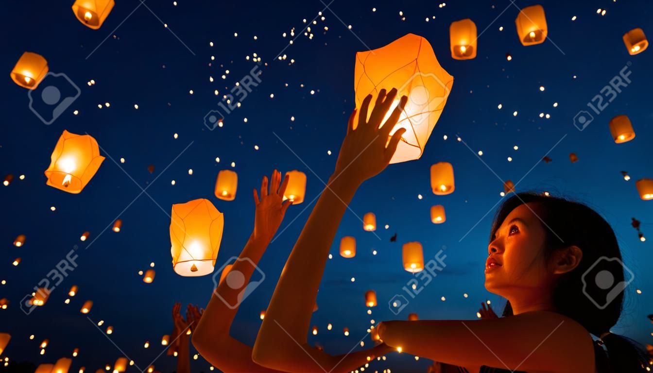 At night, Thai people release sky-floating lamps or lanterns to worship the remains of Buddha. Generative AI, a traditional festival in Chiang Mai, Thailand