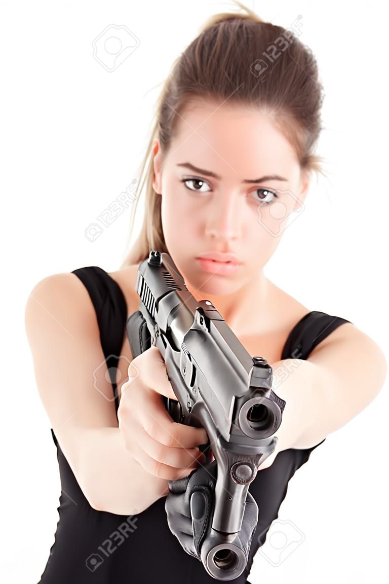 femme modèle avec des armes