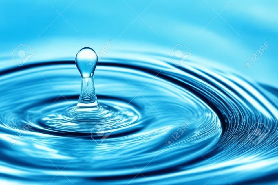 Water drop spruzzi macro con onde