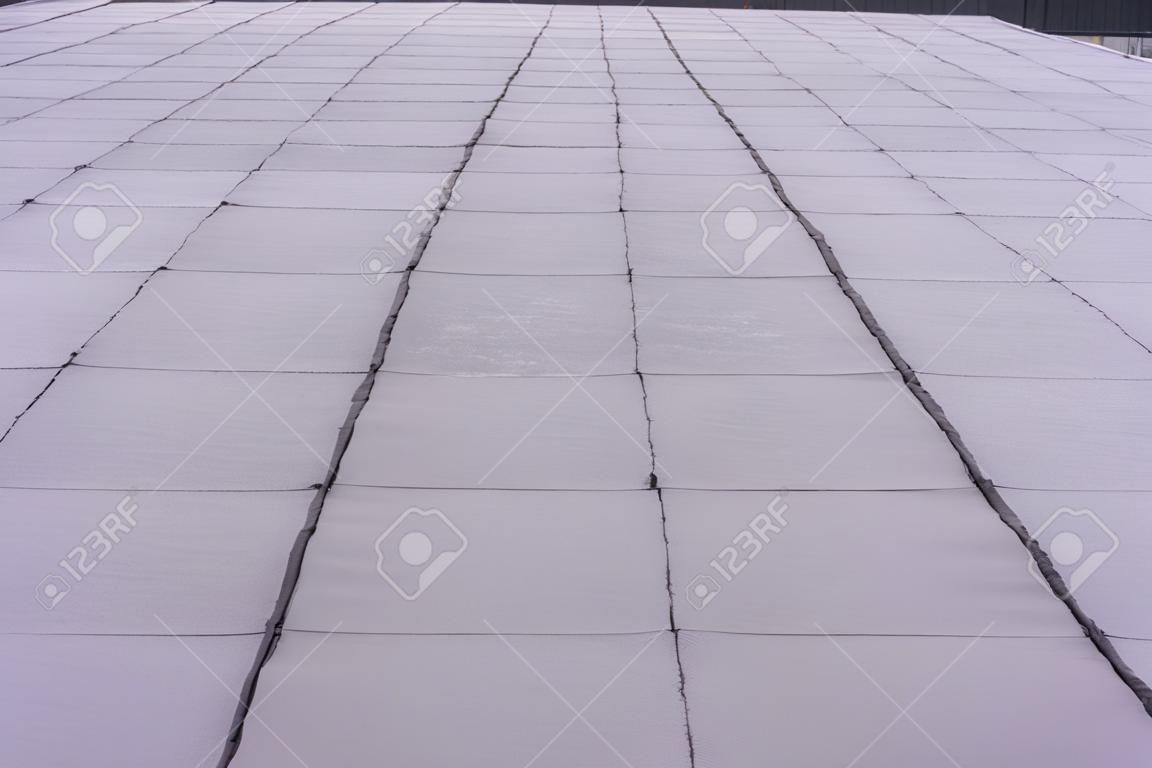 Vlakke dakcoating. Verwarming en smelten bitumen dakbedekking vilt achtergrond patroon.