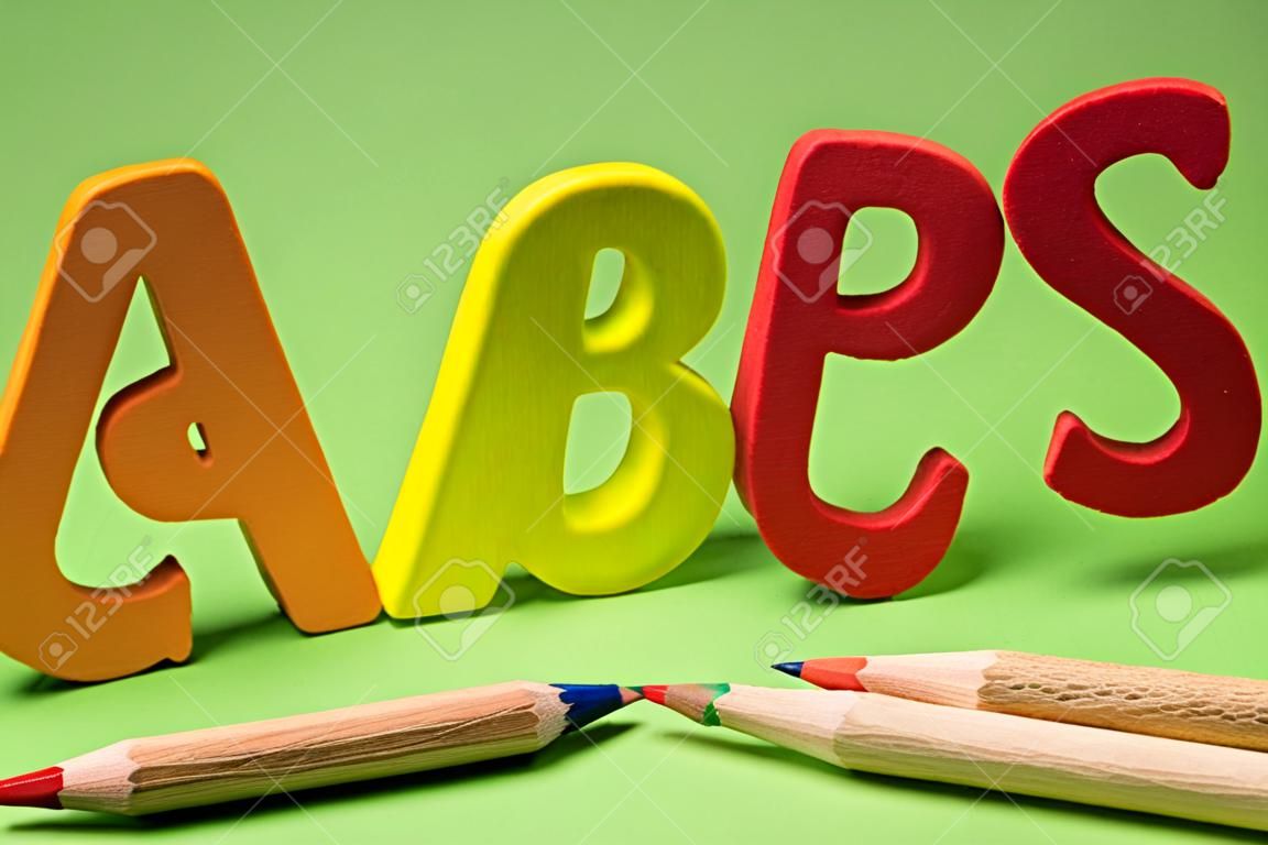 Lettere e matite ABC