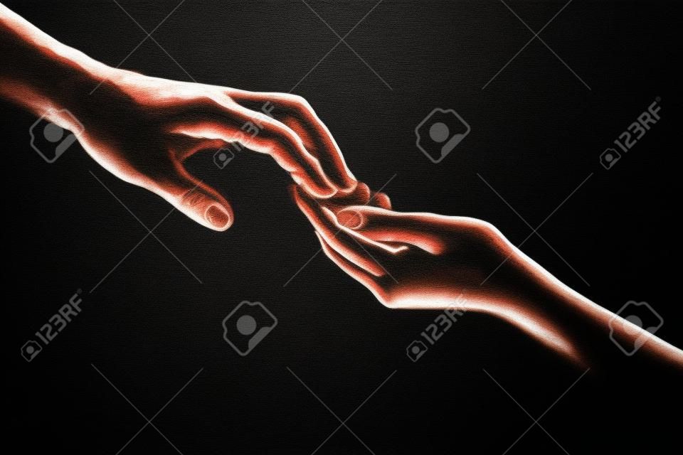 Twee handen. helpende hand voor een vriend. redding of helpend gebaar van handen. concept van verlossing. handen van twee mensen op het moment van redding, help. geïsoleerd op zwarte achtergrond. tederheid, neiging tot aanraking.