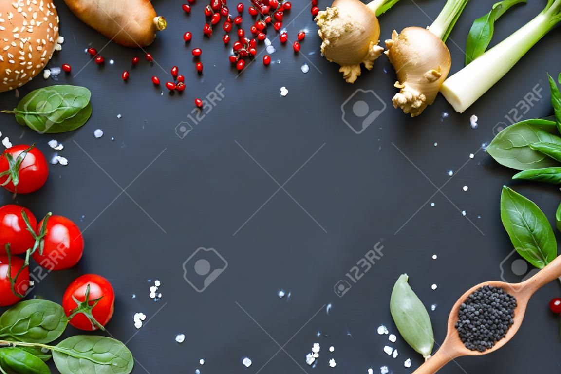 Menú comida concepto culinario marco sobre fondo negro