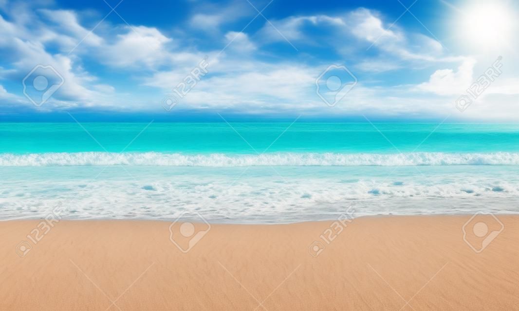 Sunny beach tropical en la isla