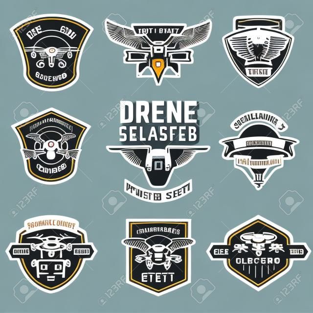Ensemble d'emblèmes de club de drone volant. Éléments de design pour logo, étiquette, emblème, signe. Illustration vectorielle