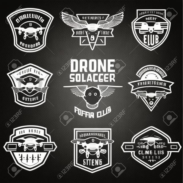 Set di emblemi del club volante drone. Elementi di design per logo, etichetta, emblema, segno. Illustrazione vettoriale