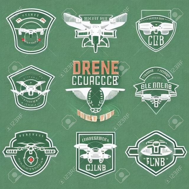 Ensemble d'emblèmes de club de drone volant. Éléments de design pour logo, étiquette, emblème, signe. Illustration vectorielle