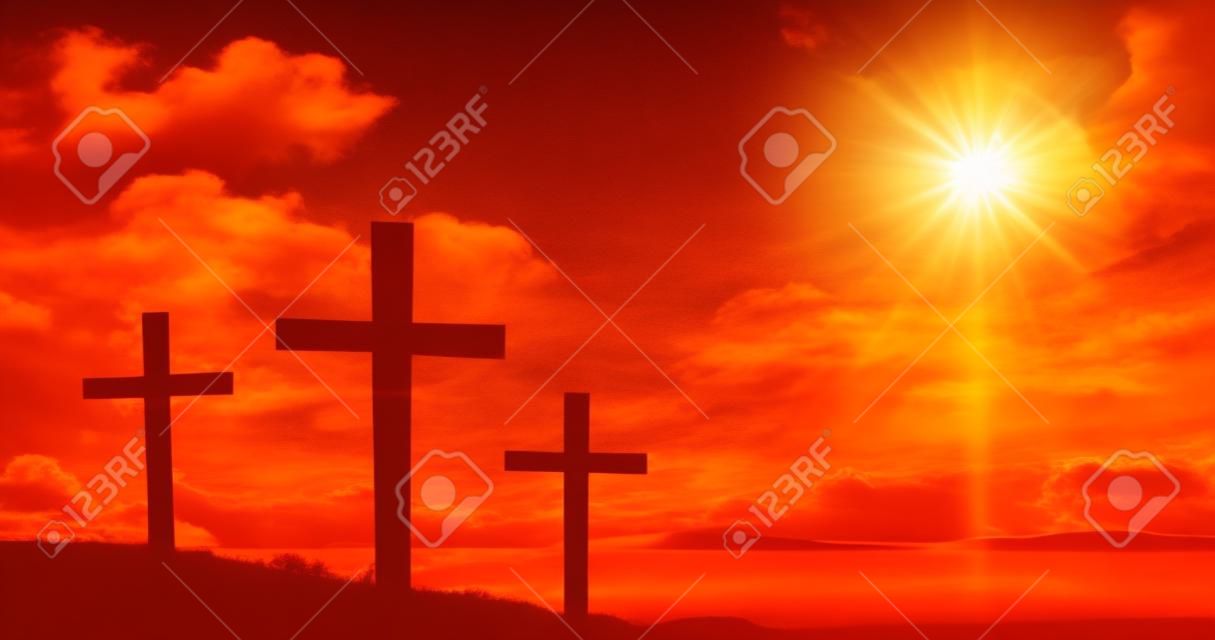 Bild von drei christlichen Kreuzen über einer Landschaft mit leuchtender Sonne am orangefarbenen Himmel. Osterfeier, Religion und Traditionskonzept digital generiertes Bild.