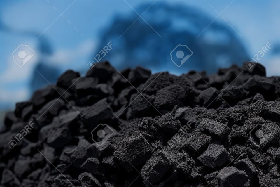 Tas de charbon. Un endroit où le charbon est stocké pour être vendu.