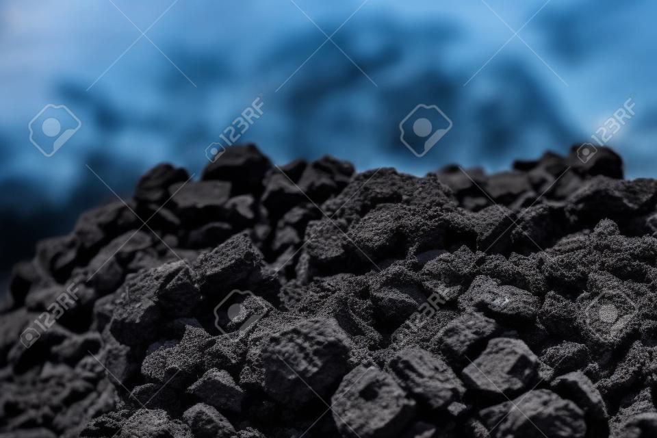 Tas de charbon. Un endroit où le charbon est stocké pour être vendu.