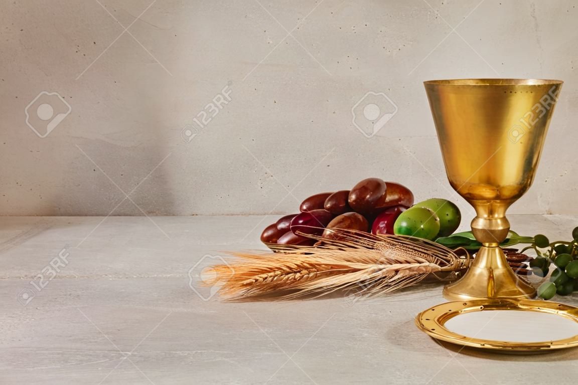 Pasen Communie Stilleven met kelk van wijn en brood