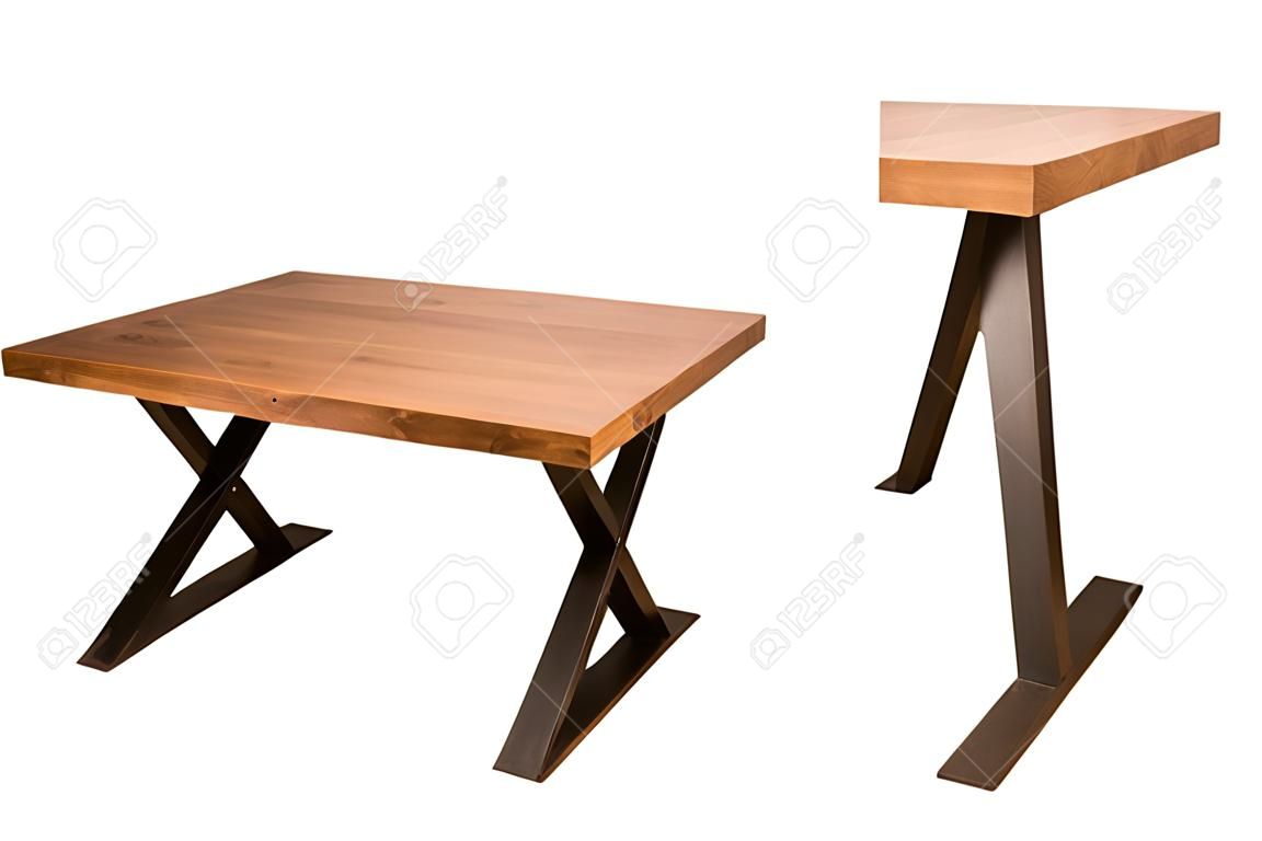 Tavolo in legno laccato con gambe in metallo nero su sfondo bianco in piedi con un angolo di 45 gradi