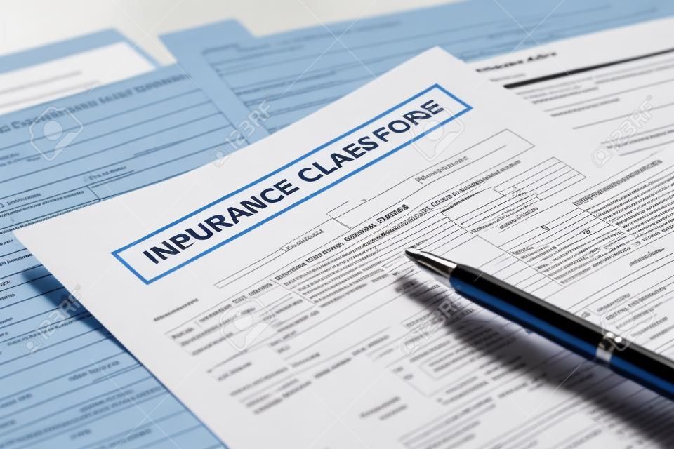 biztosítási igénylőlapot, papírmunka és jogi dokumentum, a véletlen és a biztosítási fogalmak