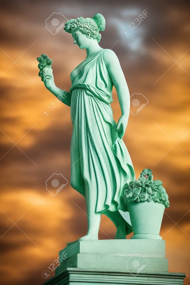 Göttin des Überflusses Statue auf der Piazza del Popolo