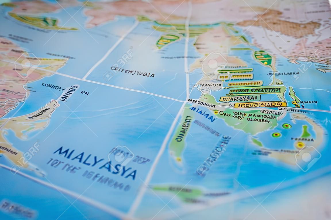 La Malaisie en gros plan sur la carte. Concentrez-vous sur le nom du pays. Effet de vignettage.