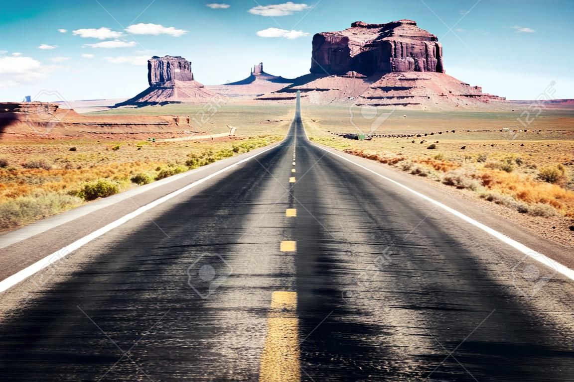 lange Weg zum Monument Valley, USA