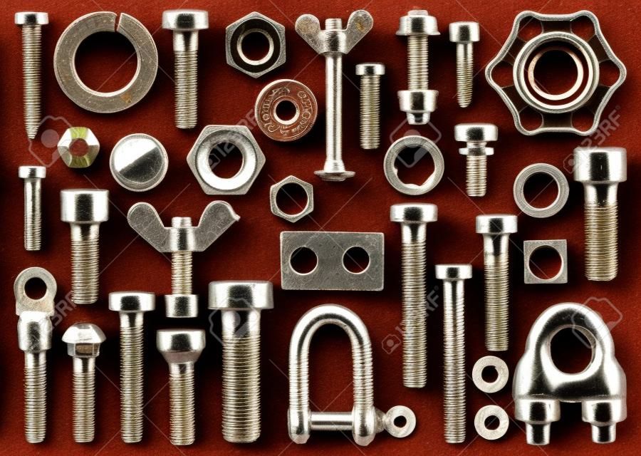 生鏽的螺栓，螺釘，螺母及鐵等項目的巨大集合
