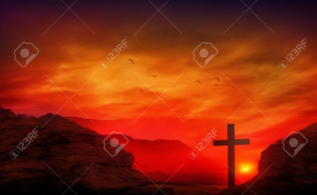 イースターコンセプト:カルバリー山の夕日背景のシルエットクロス